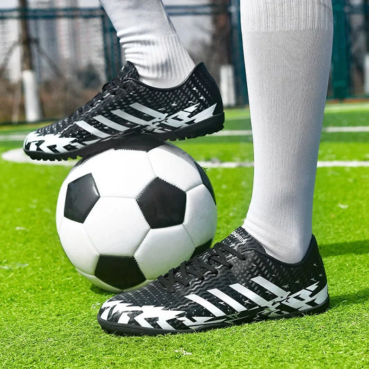 Low-Top Football Shoes Women and Children Sports Shoes for Students and Teenagers Leather Football Boots with TF Nails for Men