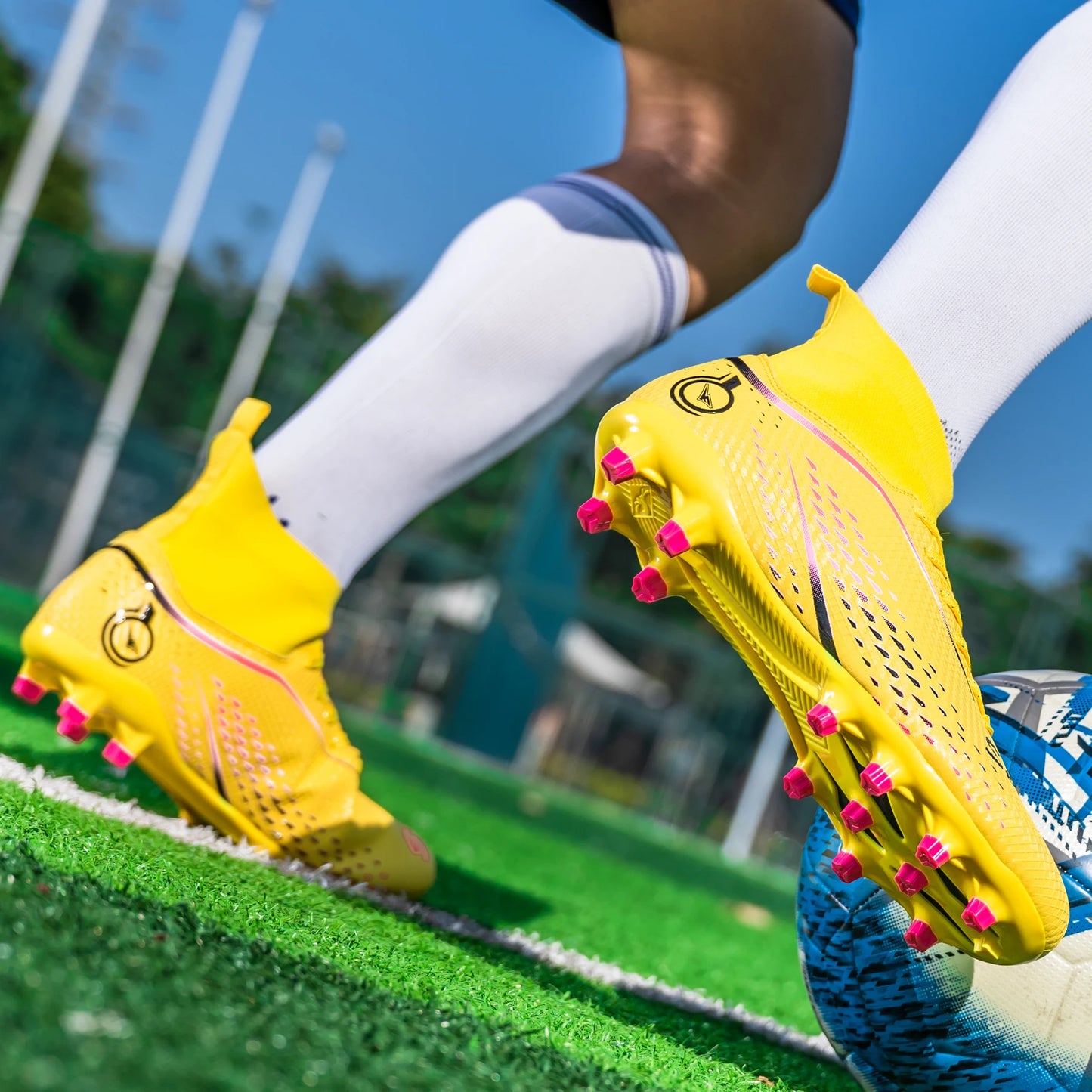 Football Cleats Men, Indoor Outdoor High Top Soccer Shoes Lightweight Shock Resistant Training Boots Professional Football Boots